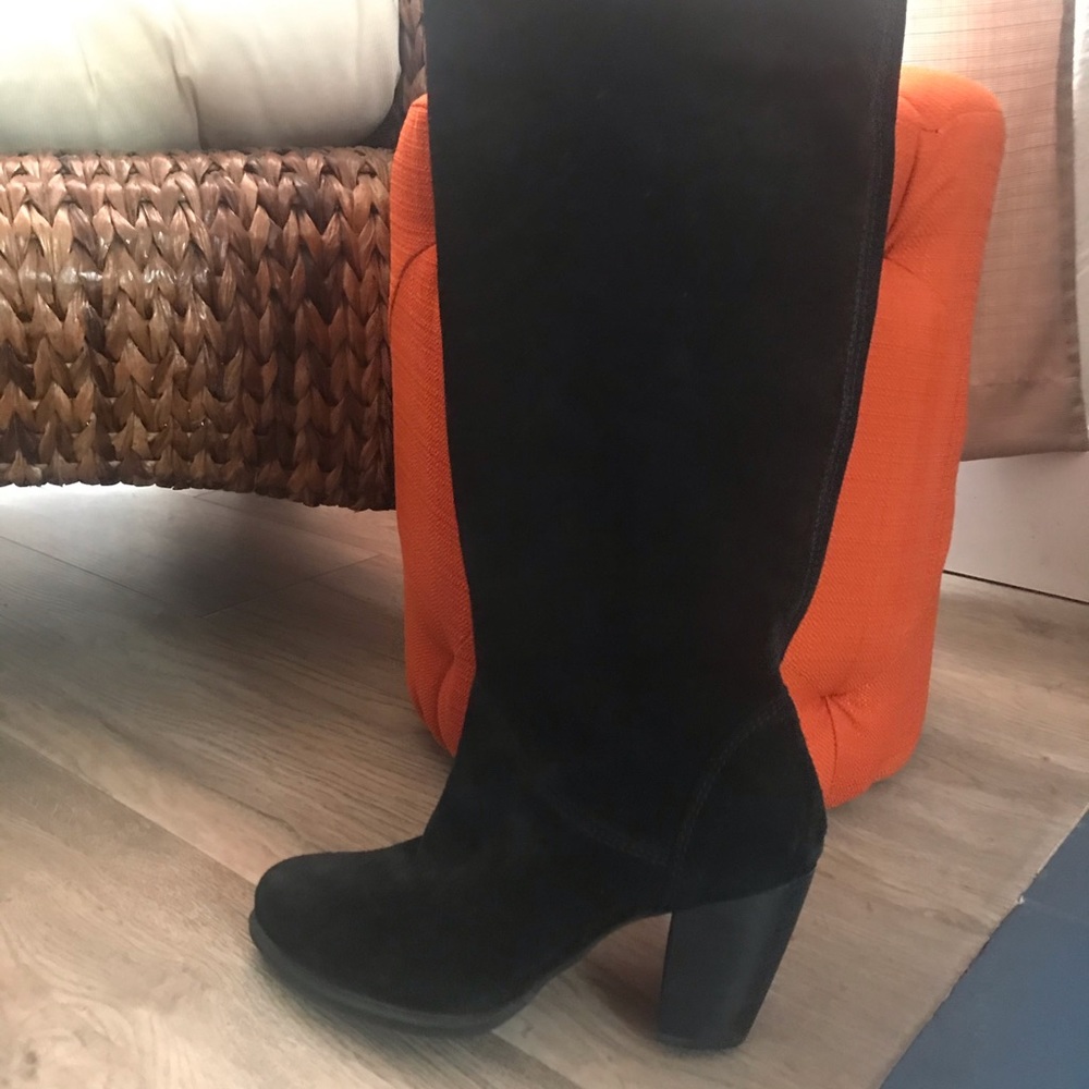 FLASH SALE ⚡️ BNWOT Ugg buck suede leather boots